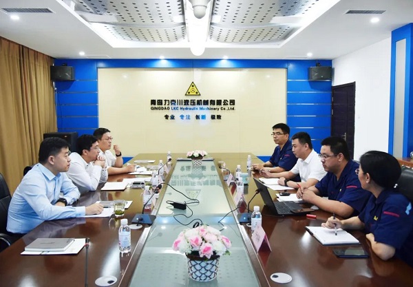 為高質量發展賦能!青島高新區李天傳主任至力克川液壓調研2.jpg 為高質量發展賦能!青島高新區李天傳主任至力克川液壓調研2.jpg