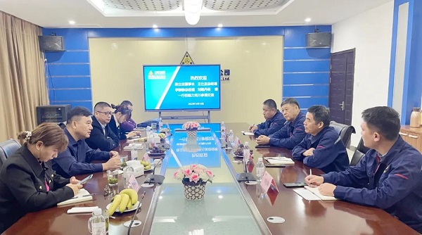 廣州塔山機(jī)械、廣州韓川液壓、江蘇靖江新世紀(jì)液壓、無(wú)錫密斯特智能裝備制造有限公司一行6人蒞臨力克川參觀交流1.jpg 廣州塔山機(jī)械、廣州韓川液壓、江蘇靖江新世紀(jì)液壓、無(wú)錫密斯特智能裝備制造有限公司一行6人蒞臨力克川參觀交流1.jpg